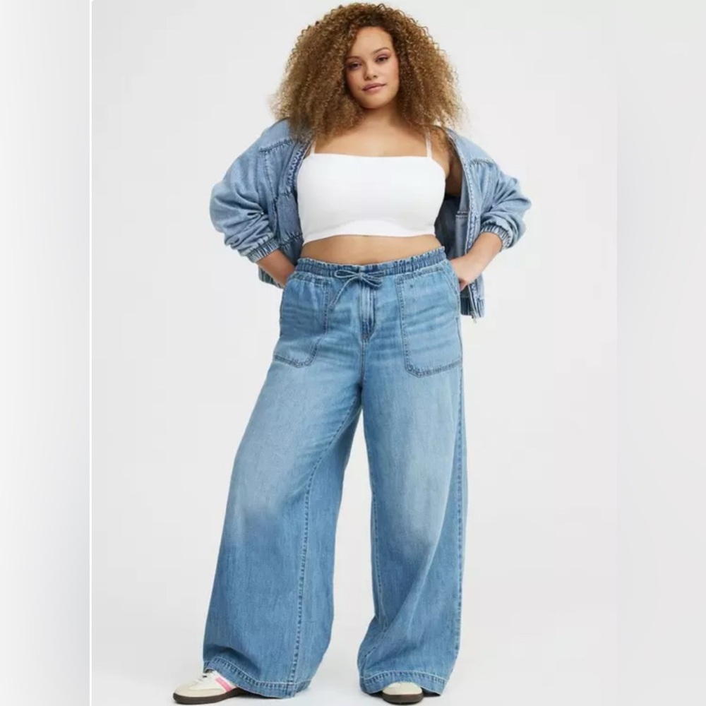 Torrid NWOT High-Rise Wide-Leg Loose Jean